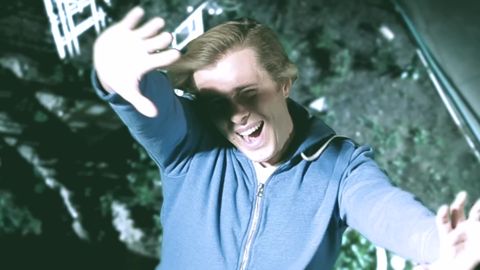 AWOLNATION - Sail (Official Music Video), 04:05
