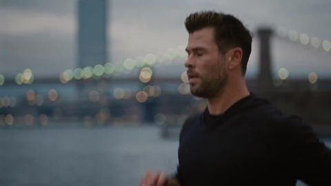 Chris Hemsworth for the New BOSS Bottled Eau de Parfum, 00:34