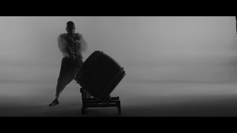 Woodkid - Iron (Official Video), 00:31
