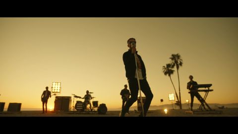 OneRepublic - I Ain’t Worried (From “Top Gun: Maverick”) [Official Music Video], 00:20