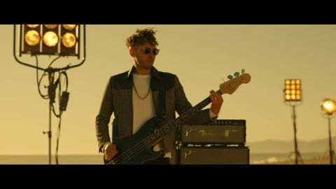 OneRepublic - I Ain’t Worried (From “Top Gun: Maverick”) [Official Music Video], 00:21