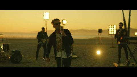 OneRepublic - I Ain’t Worried (From “Top Gun: Maverick”) [Official Music Video], 00:34