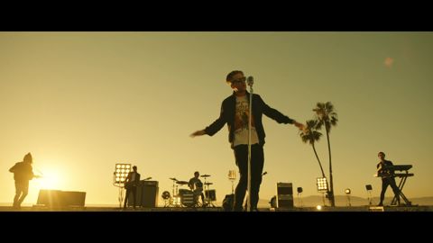OneRepublic - I Ain’t Worried (From “Top Gun: Maverick”) [Official Music Video], 01:15