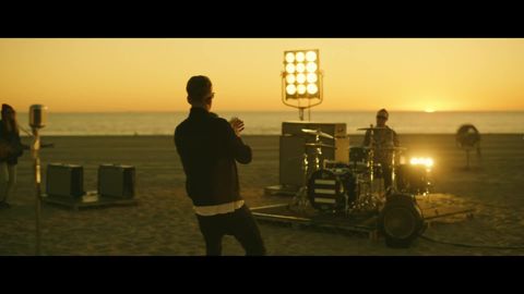 OneRepublic - I Ain’t Worried (From “Top Gun: Maverick”) [Official Music Video], 01:17