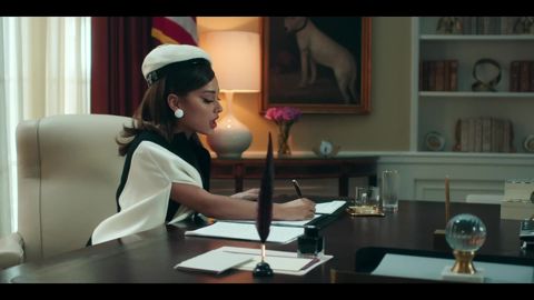 Ariana Grande - positions (official video), 00:32