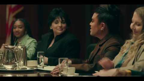 Ariana Grande - positions (official video), 00:35