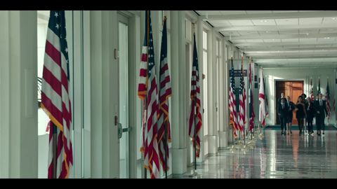 Ariana Grande - positions (official video), 01:06