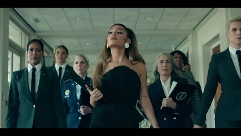 Ariana Grande - positions (official video), 01:11