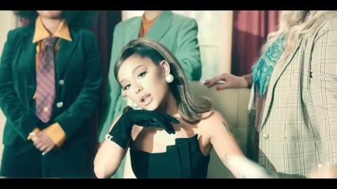 Ariana Grande - positions (official video), 01:16