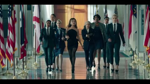 Ariana Grande - positions (official video), 01:18