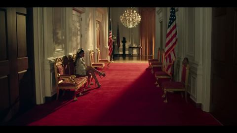 Ariana Grande - positions (official video), 01:36