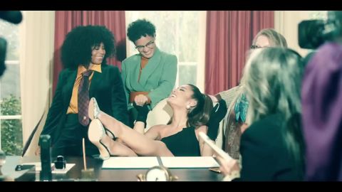 Ariana Grande - positions (official video), 01:38