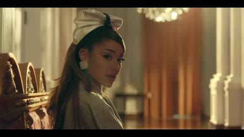 Ariana Grande - positions (official video), 01:39