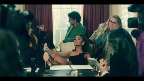 Ariana Grande - positions (official video), 01:40