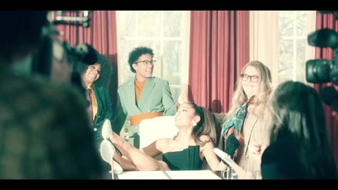Ariana Grande - positions (official video), 01:43