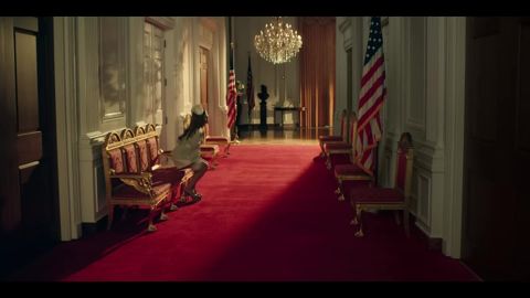 Ariana Grande - positions (official video), 01:43