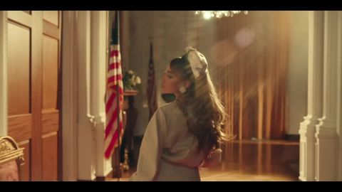 Ariana Grande - positions (official video), 01:46
