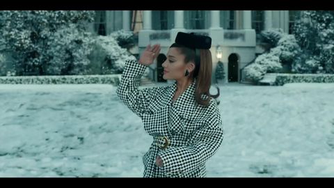 Ariana Grande - positions (official video), 02:47