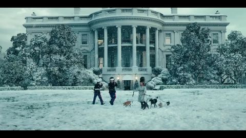 Ariana Grande - positions (official video), 02:48