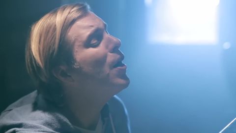 AWOLNATION - Sail (Official Music Video), 02:57