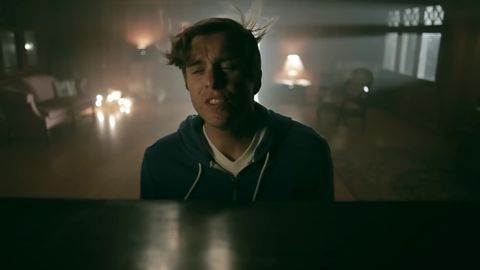 AWOLNATION - Sail (Official Music Video), 03:01