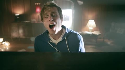 AWOLNATION - Sail (Official Music Video), 03:22